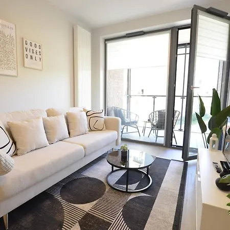 Estate Old Town Apartment, Private Parking, Balcony Apartment *
